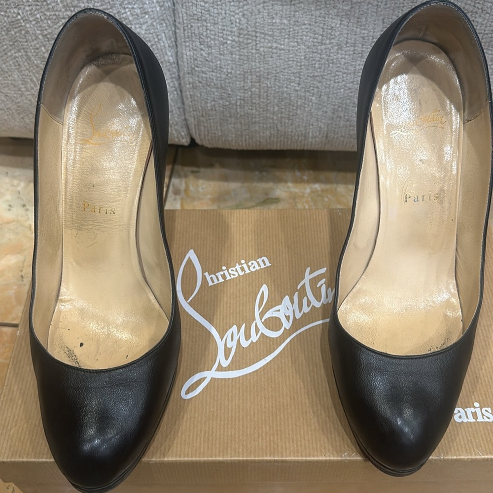 Christian Louboutin size 9 black pumps/heels - Picture 2 of 8